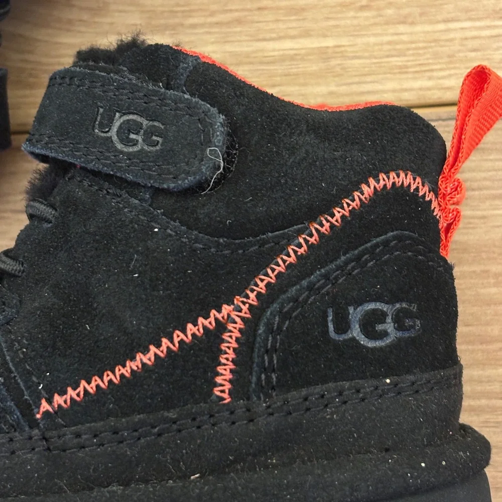 UGG Highland Hi Heritage Sneakers Black/Red Kids Size 6 Suede Elastic‎ Laces